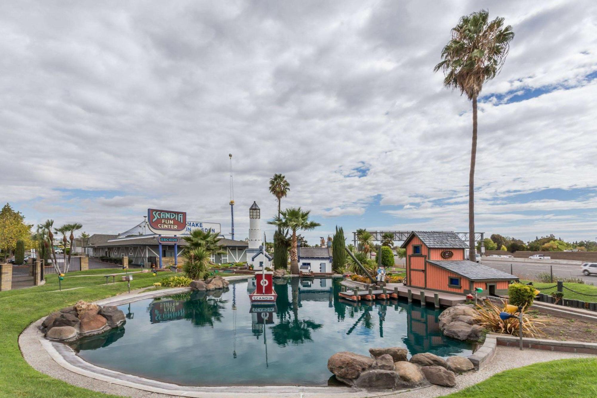 Отель Super 8 By Wyndham Sacramento Carmichael Экстерьер фото