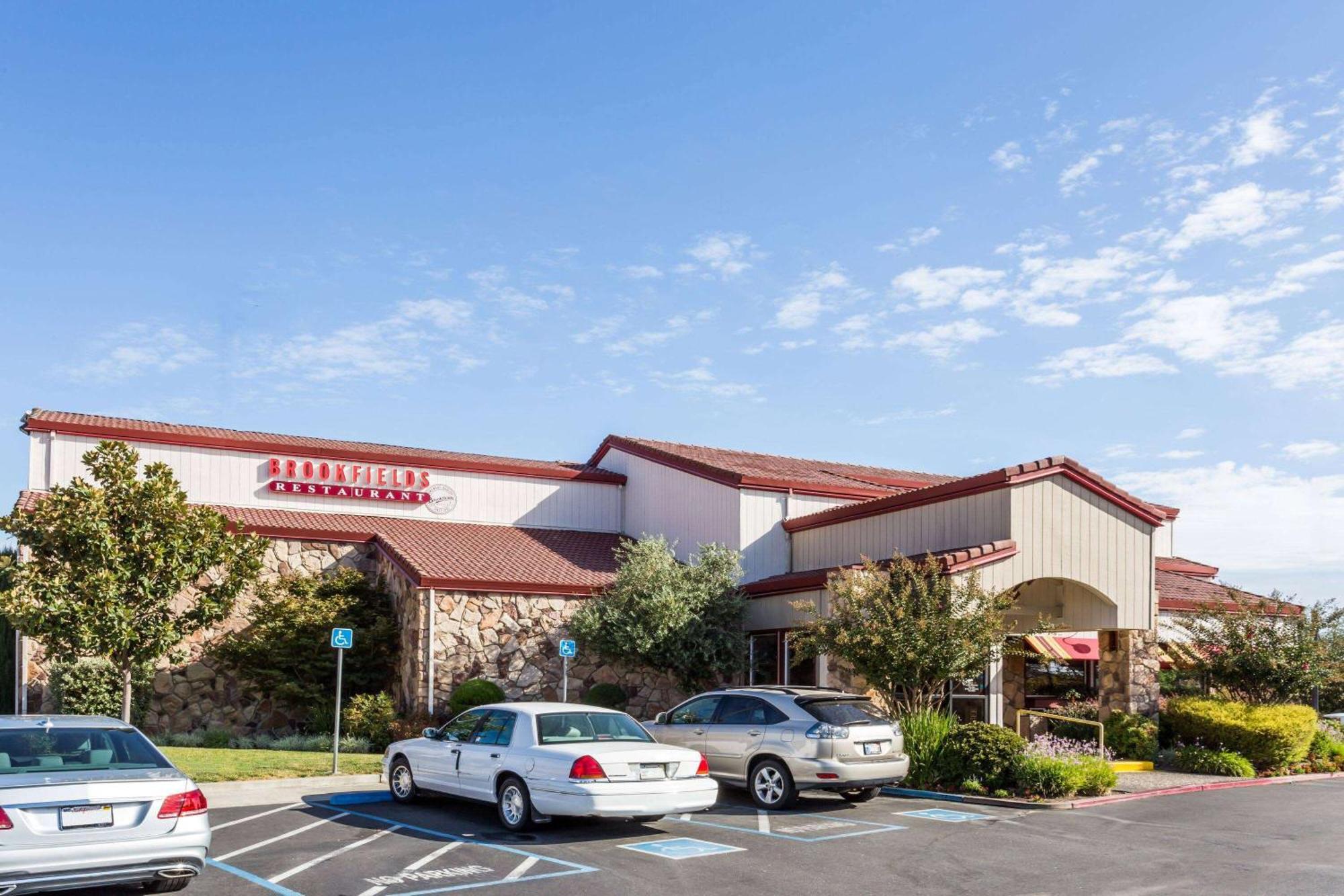 Отель Super 8 By Wyndham Sacramento Carmichael Экстерьер фото