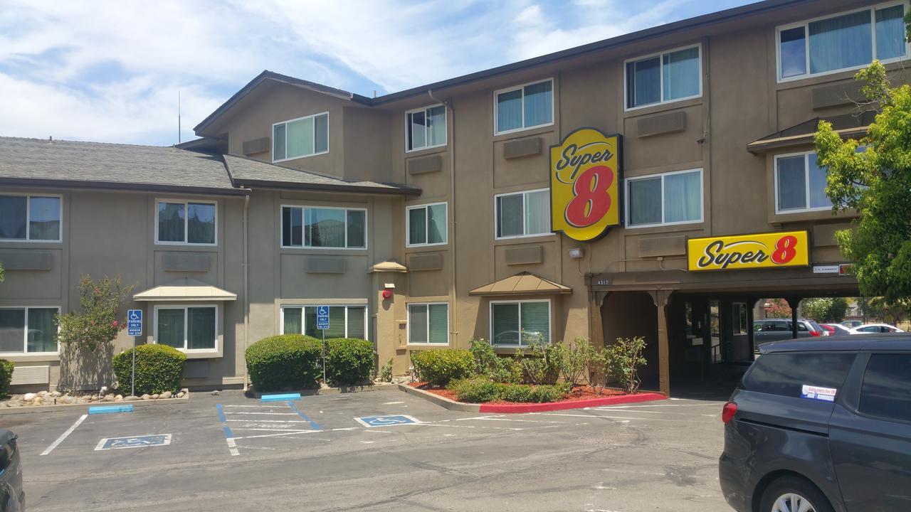 Отель Super 8 By Wyndham Sacramento Carmichael Экстерьер фото