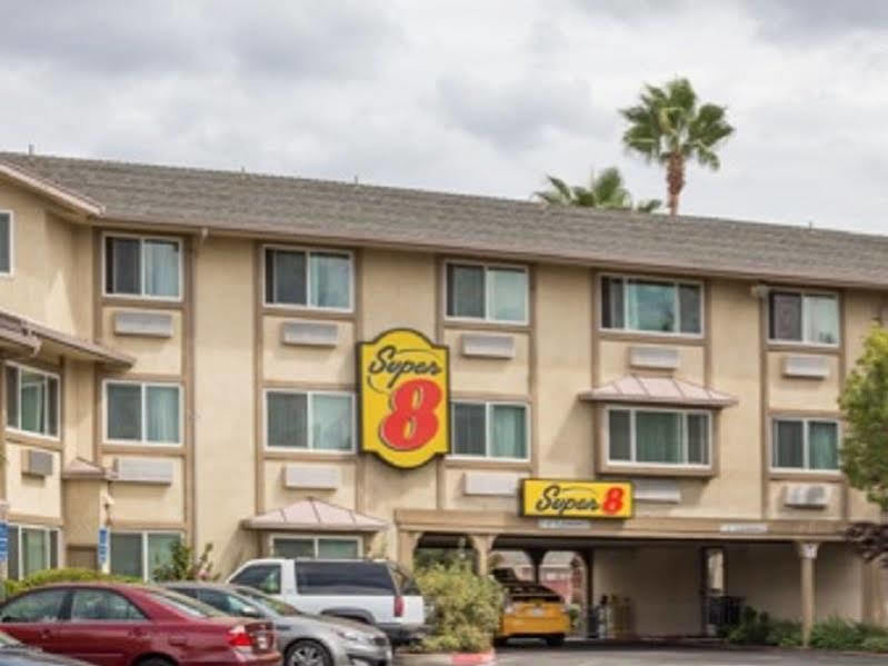 Отель Super 8 By Wyndham Sacramento Carmichael Экстерьер фото